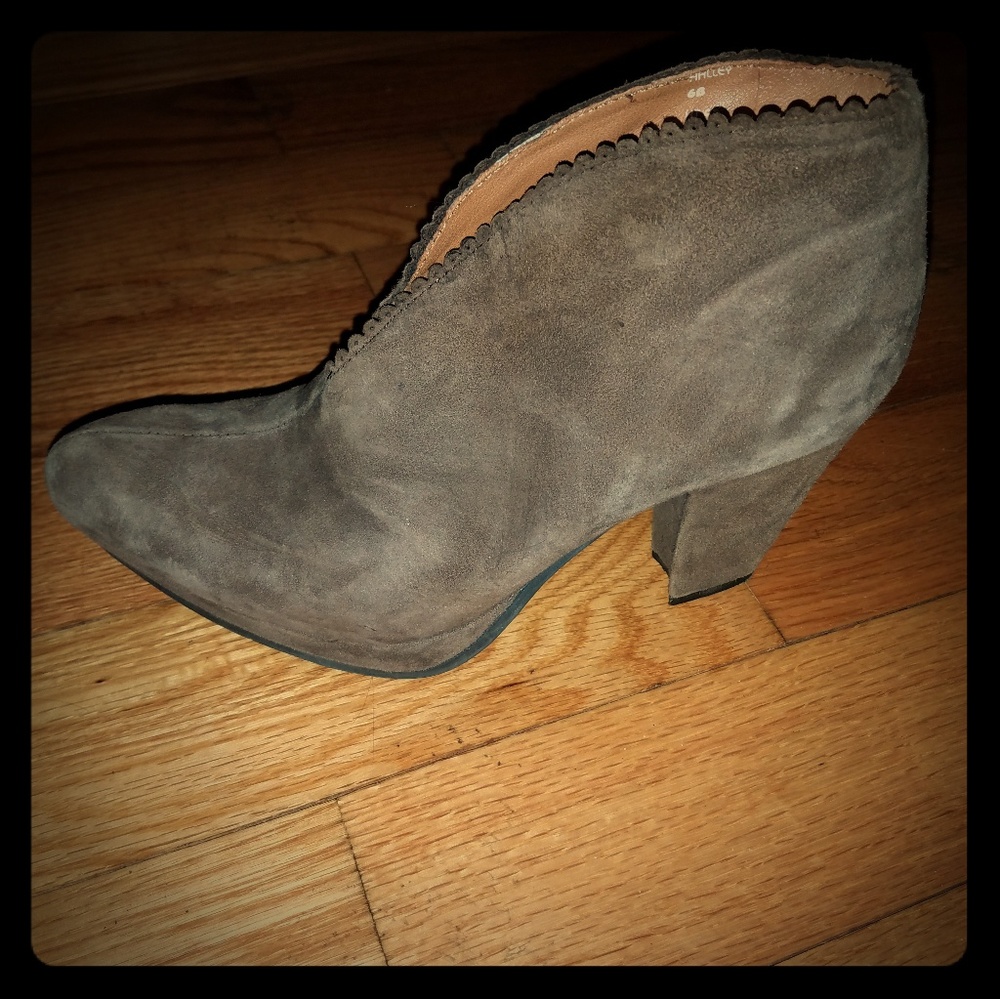 Earthies Brown Scallop-Edged Bootie Heels